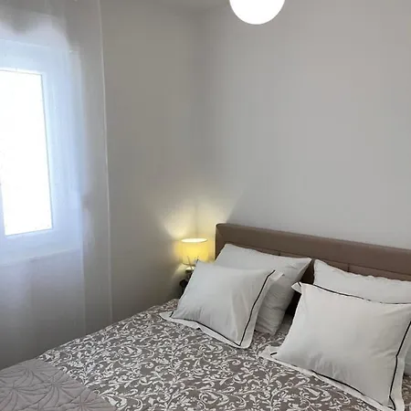 Modern Olive 30 Meters From The In Apartment