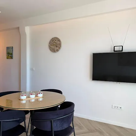 Modern Olive 30 Meters From The In Lägenhet *